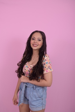 丰满微胖混血女生图片